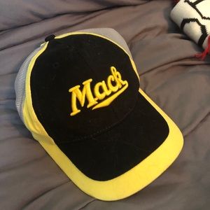 MackTruckHats - 8 DIFFERENT COLORS/STYLES